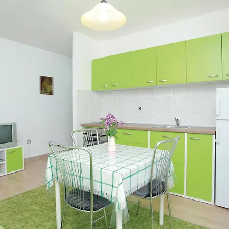 Stunning In With Kitchen